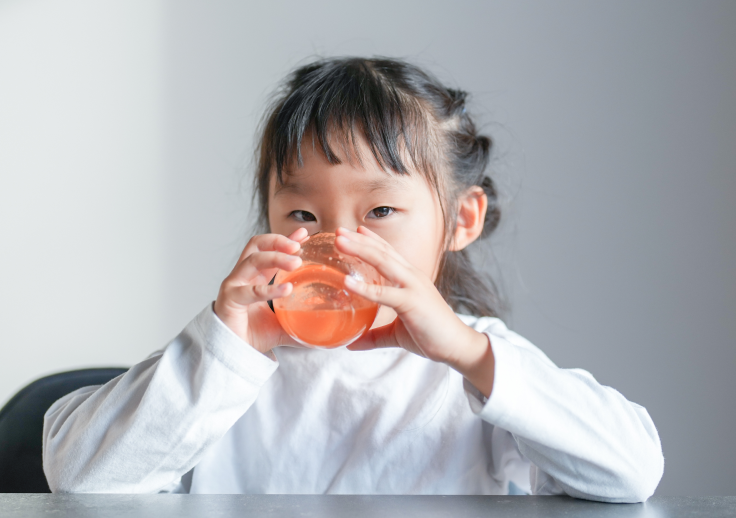 ジュースは虫歯になる？子どもに与えるときの注意点と虫歯を防ぐ飲み方